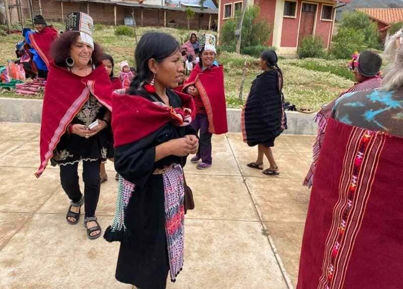 Bolivian Traditional Clothes-Sucre mantillas